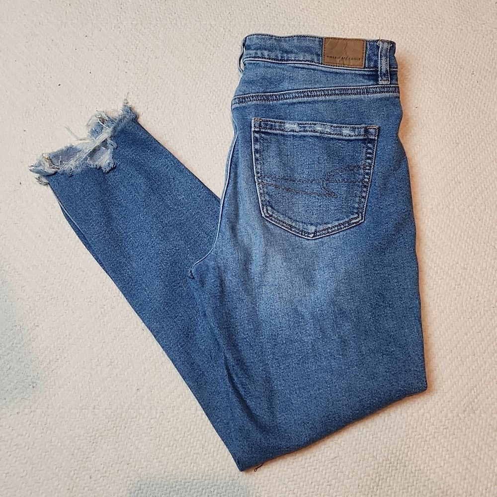 American Eagle‎ Distressed High Rise Mom Jean Size 4